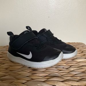 Nike Free Run Toddler Velcro Strap On Sneakers Black size 10C